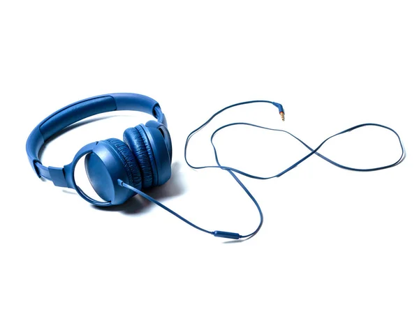 Blauwe Koptelefoon Met Bedrading Geïsoleerd Witte Achtergrond Muziek Audio Accessoires — Stockfoto