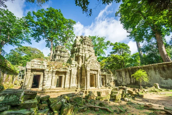 Kamboçya, Güneydoğu Asya 'da Hindiçin Yarımadası' nın güney kesiminde yer alan bir ülkedir. 181.035 kilometrekare (69.898 mil kare) alan, Tayland, Laos ve Vietnam ile sınırlıdır.