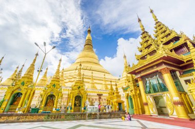 Myanmar, resmî adıyla Myanmar Cumhuriyeti, Güneydoğu Asya 'da yer alan bir ülkedir. Güneydoğu Asya 'nın en büyük ülkesidir ve 2017 itibarıyla 54 milyon nüfusa sahiptir.