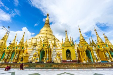 Myanmar, resmî adıyla Myanmar Cumhuriyeti, Güneydoğu Asya 'da yer alan bir ülkedir. Güneydoğu Asya 'nın en büyük ülkesidir ve 2017 itibarıyla 54 milyon nüfusa sahiptir.