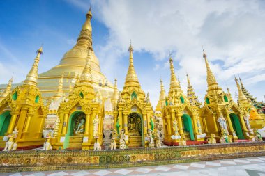 Myanmar, resmî adıyla Myanmar Cumhuriyeti, Güneydoğu Asya 'da yer alan bir ülkedir. Güneydoğu Asya 'nın en büyük ülkesidir ve 2017 itibarıyla 54 milyon nüfusa sahiptir.