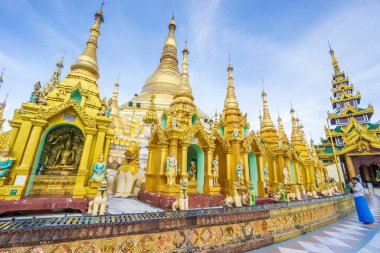 Myanmar, resmî adıyla Myanmar Cumhuriyeti, Güneydoğu Asya 'da yer alan bir ülkedir. Güneydoğu Asya 'nın en büyük ülkesidir ve 2017 itibarıyla 54 milyon nüfusa sahiptir.