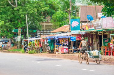 Myanmar, resmî adıyla Myanmar Cumhuriyeti, Güneydoğu Asya 'da yer alan bir ülkedir. Güneydoğu Asya 'nın en büyük ülkesidir ve 2017 itibarıyla 54 milyon nüfusa sahiptir.