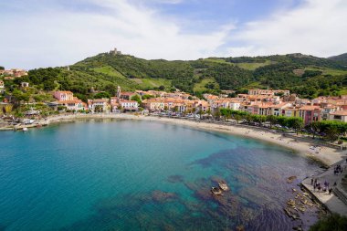 Şehrin şehir panorama plajı Collioure Fransa Avrupa