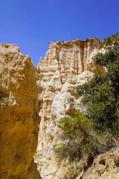 의사들 자연의 석회암 굴뚝의 프랑스 남부에서 형성되는 수있습니다 — 스톡 사진