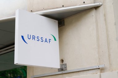 Bordeaux, Aquitaine France - 09 30 2021: urssaf logo markası ve metin imzalı ağ ofis kuruluşları çalışan ve işverenin sosyal güvenlik katkı paylarını toplamak için