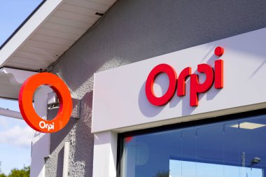 Bordeaux, Aquitaine France - 10 15 2021: orpi marka tabela ve metin logosu ofis emlak komisyoncusu