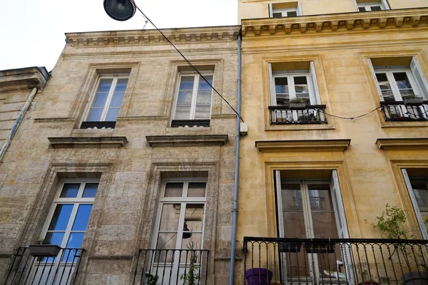 Diferencia Entre Lavado Limpio Pared Limpiado Fachadas Del Edificio Ciudad — Foto de Stock