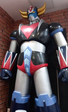 Bordeaux, Aquitaine France - 10 20 2021: UFO 5 Japon serisi oyuncağının Robo Grendizer Vintage heykeli