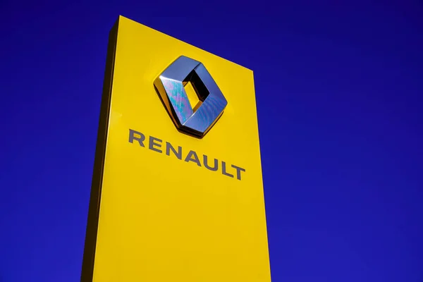 Bordeaux Aquitaine France 2021 Renault Car Sign Text Brand Logo — стокове фото