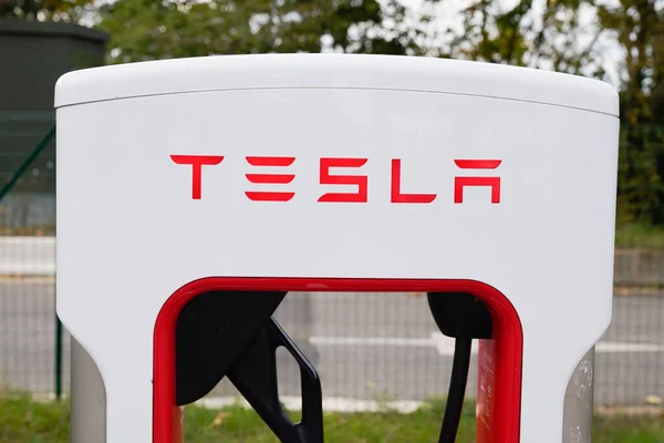 Burdeos Aquitania Francia 2021 Estación Punto Coche Tesla Supercharger Reservada — Foto de Stock