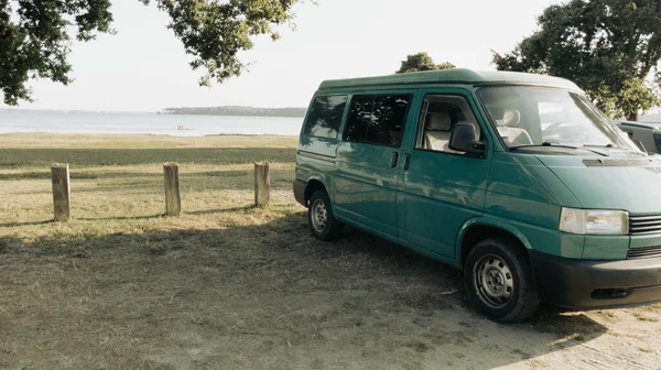 Vanlife Camper Van Estilo Vida Autocaravana Costa Salvaje Lago — Foto de Stock