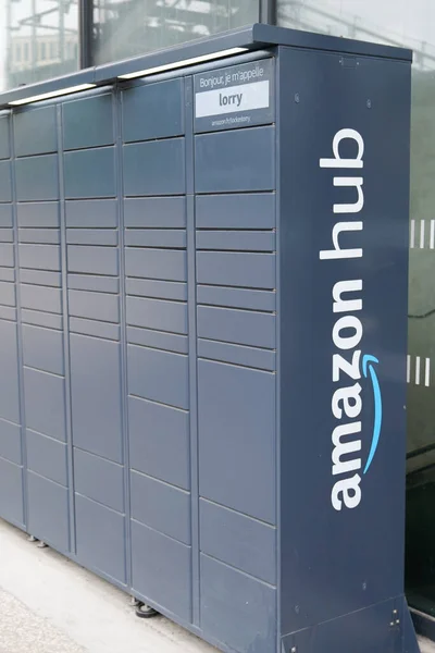 Burdeos Aquitania Francia 2021 Amazon Hub Locker Delivery Store Cajas — Foto de Stock