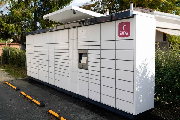 Bordeaux Aquitaine France 2021 Mondial Relay Pick Cabinet Delivery Parcel — Stock Photo, Image