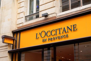 Bordeaux, Aquitaine France - 11 05 2021: l 'ovenitane en provence logo markası ve Fransız kozmetik mağaza zincirinin metin imzası