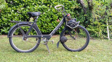 Bordeaux, Aquitaine France - 11 05 2021: Solex retro scooter stili Fransa Velosolex eski motosiklet