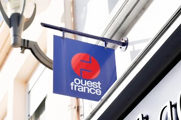 Nantes Loire France 2021 Ouest France Newspaper Shop Sign Text — Foto de Stock