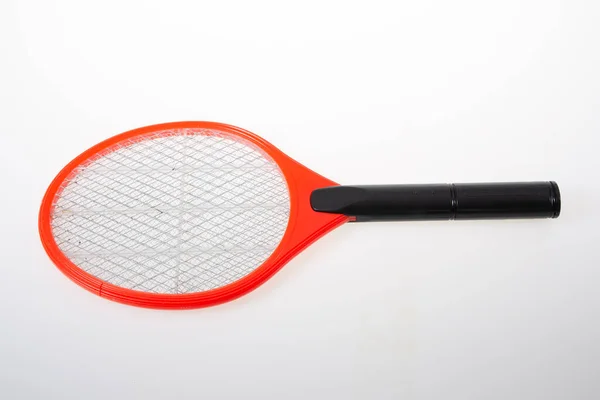 蚊キラーテニスラケット形状に対する白い背景ラケットに隔離されたラケット蚊電気充電式蚊ウォーターバット — ストック写真