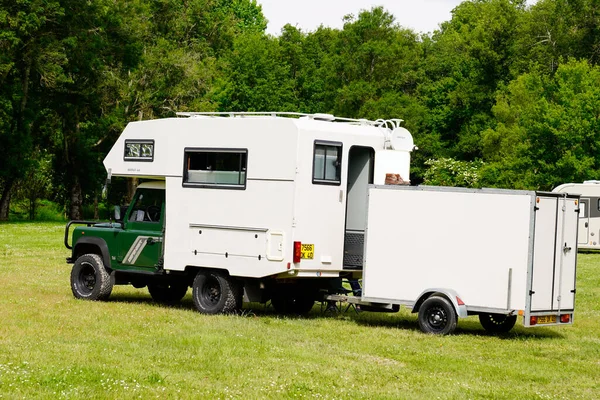 Bordeaux Aquitaine France 2021 Land Rover Defender Wohnmobil Zelle Auf — Stockfoto