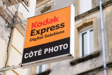 Bordeaux, Aquitaine France - 12: 20 2021: Kodak dijital çözüm logosu ve biz markalı metin geliştirme dükkânı fotoğrafçılık çalışmaları