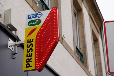 Bordeaux, Aquitaine France - 12: 20 2021: PMU baskı metni tabac ve fdj logosu ve ön cephe logosu üzerinde marka işareti tütünü