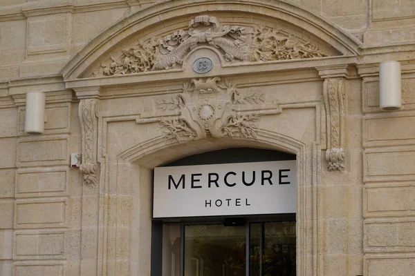 Бордо Франция 2021 Текстовый Бренд Отеля Mercure Логотип Вывески Фасаде — стоковое фото