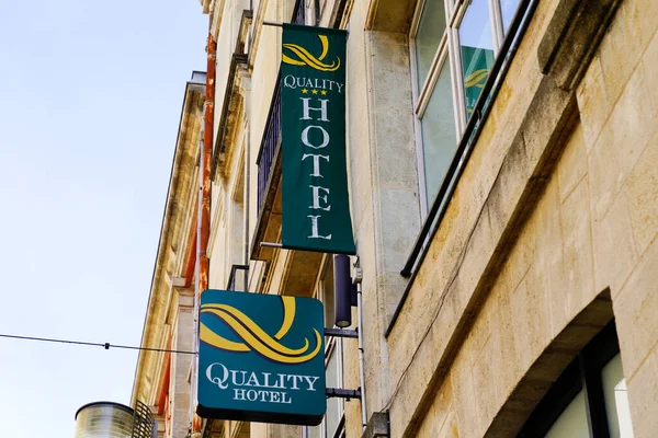 Bordeaux Aquitaine France 2021 Quality Inn Hotel Suites Text Sign — Stock Photo, Image
