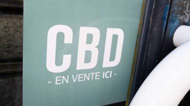 Bordeaux, Aquitaine France - 12 25 2020: Cbd indirimde Fransız metin dükkanı logosu ve doğal alternatif tıp için kenevir ve kenevir ürünleri imzalayın.