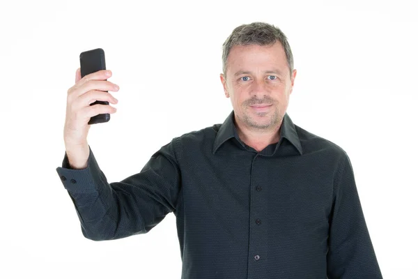 Knappe Man Selfie Foto Met Mobiele Telefoon Witte Achtergrond — Stockfoto