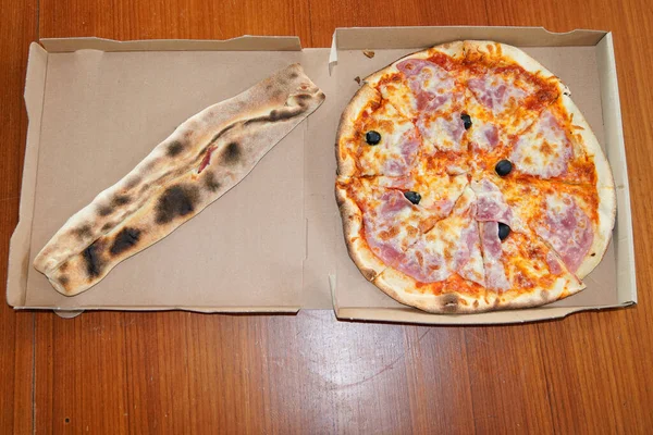 Fresh Baked Pizza Classic Roll Calzone Cardboard Box Wooden Table — 스톡 사진