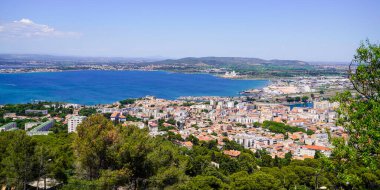 Fransa 'daki Sete şehir körfezi denizi Mont Saint Clair panoramik manzaralı Akdeniz güney Fransa kıyısı