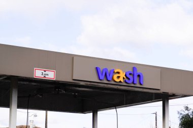 Bordeaux, Aquitaine France - 01 14 2022: Otomatik araba yıkama işaretinin toplam enerjisi açık hava oto yıkama markası logosu