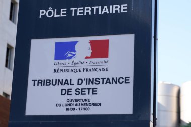 Sete, okült Fransa - 01 24 2022: Tribunal d 'example logo markası ve Fransızca metin imzası Sete City France' deki adliye mahkemesi anlamına gelir.