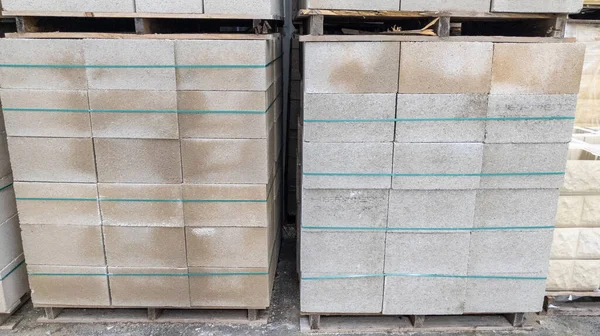 Betongblock Lastpallar Grå Cement Byggnadsmaterial Bärhus Redo För Försäljning — Stockfoto