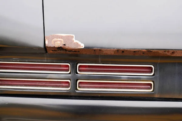 Klasik Bir Arabanın Paslı Arka Lambası — Stok fotoğraf