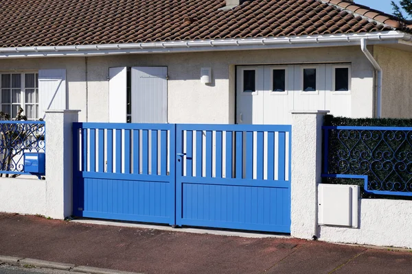 Portail Maison Porte Bleue Banlieue Acier Porte Entrée Propriété Maison — Photo