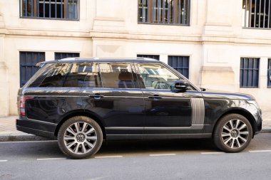 Bordeaux, Aquitaine France - 02 08 2022: Range Rover Sport lüks İngiliz SUV aracı