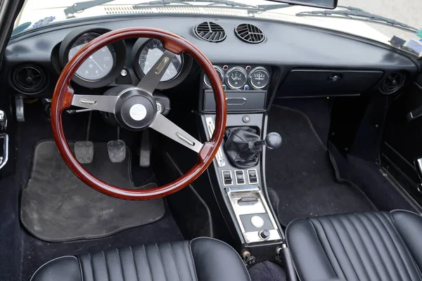 Burdeos Aquitania Francia 2022 Alfa Romeo Giulia Spider Logo Interior — Foto de Stock