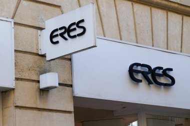 Bordeaux, Aquitaine France - 02 08 2022: Eres iç çamaşırı mağazası kadın giyim mağazası logosu perakendecisi