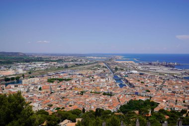 Fransa 'nın Akdeniz kıyısındaki Sete kenti Languedoc' un gökyüzü manzaralı panorama kasabasında