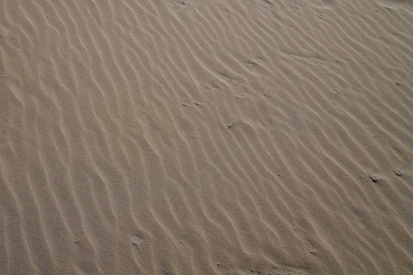 Мелкая Волна Песка Пляже Летом Солнце Браун Песчаный Фон — стоковое фото