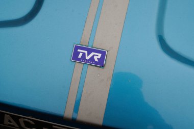 Bordeaux, Aquitaine France - 02 28 2022: TVR logo metni ve marka imzası İngiliz spor otomobil üreticisi