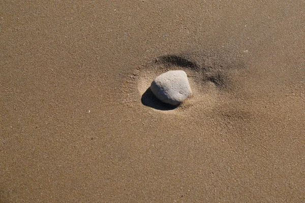 Písek Textura Pozadí Kamennou Skálou Nízké Příliv Pláž Písečný Vzor — Stock fotografie