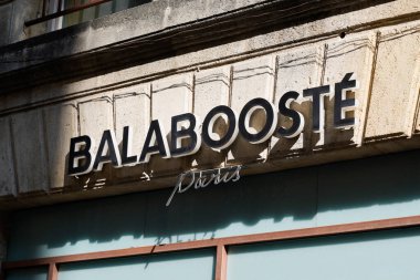 Bordeaux, Aquitaine France - 03 07 2022: Balabooste Paris kadın mağazası aksesuar ve kuyumcu kızların satış mağazası amblemi