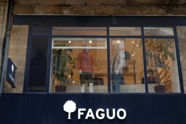 Bordeaux, Aquitaine France - 03: 20 2022: Faguo mağaza tabelası metin ve marka amblemi pıhtılaşma mağazası daha az dairesel kirlilik yaratan moda