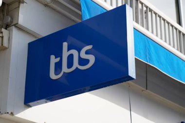 Bordeaux, Aquitaine France - 03 27 2022: TBS logosu ve giysi teknesi ve ayakkabı mağazasının metin imzası spor ve eğlence amaçlı