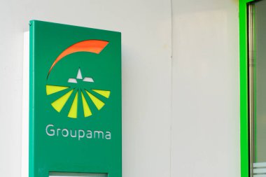Bordeaux, Aquitaine France - 03 27 2022: Groupama logo metni ve Marka Girişi Markası Fransız Sigorta Ajansı