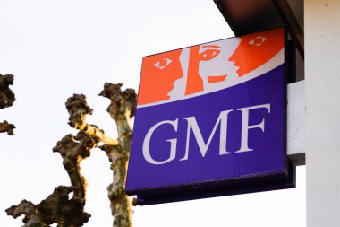 Bordeaux, Aquitaine France - 03 27 2022: Fransız Devlet Memurlarının Ortak Garantisi Ajans Sigorta Şirketi 'nin GMF metin ve logosu