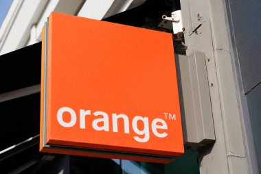 Bordeaux, Aquitaine France - 03 27 2022: Orange store metin logosu ve Fransız çokuluslu telekomünikasyon firması