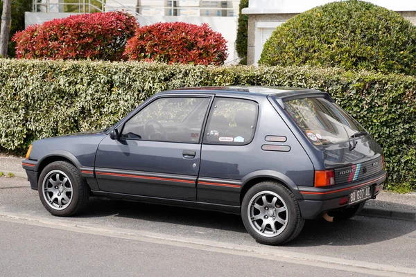 ボルドー アキテーヌフランス 2022年 Peugeot 205 Gti Old Timerレトロ古代のヴィンテージ車通りのフランス語 — ストック写真